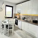 Sophie 3 Rooms, 2 Bathrooms, 8 Persons * Krakov