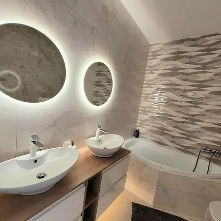 Sophie 3 Rooms, 2 Bathrooms, 8 Persons Krakow