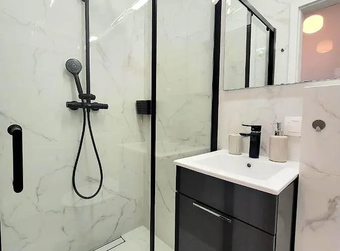 Sophie 3 Rooms, 2 Bathrooms, 8 Persons Kraków