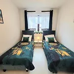 Sophie 3 Rooms, 2 Bathrooms, 8 Persons * Krakow