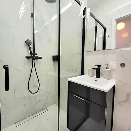 Sophie 3 Rooms, 2 Bathrooms, 8 Persons Krakov